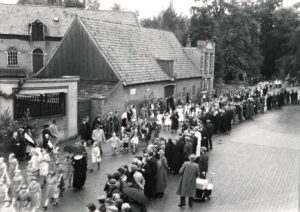 Optocht op de Julianaweg